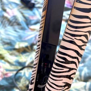 Amika Hair Straightener